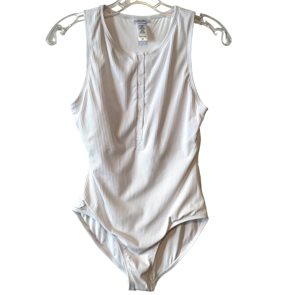 Andie White Ribbed Snap Neckline One Piece Swimsuit in Size M